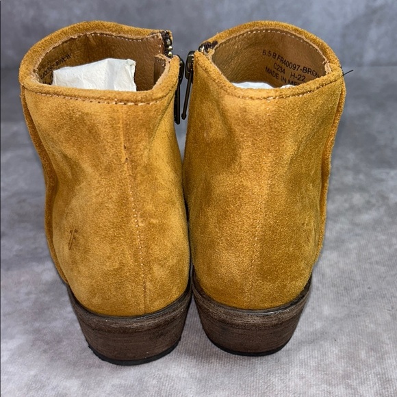 EUC Women’s FRYE Carson Piping Booties US 5.5B Tan Suede Leather Ankle Boots - Picture 3 of 12